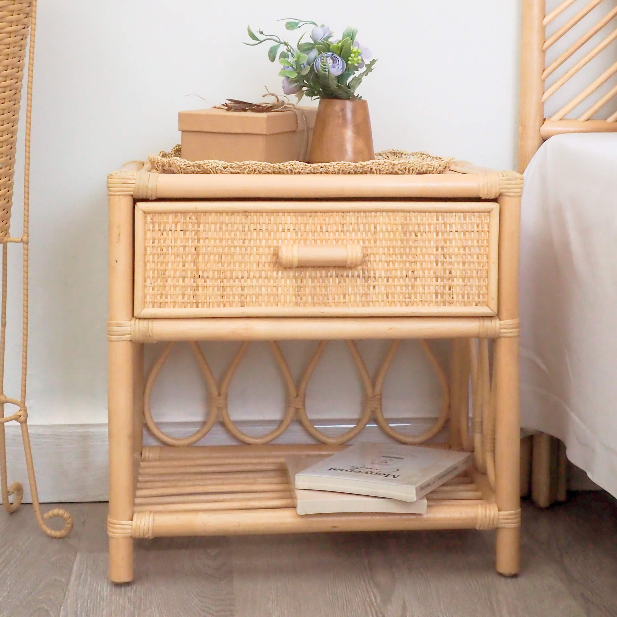 Mesa-de-cabeceira-DEWI---Carvalho-Rattan